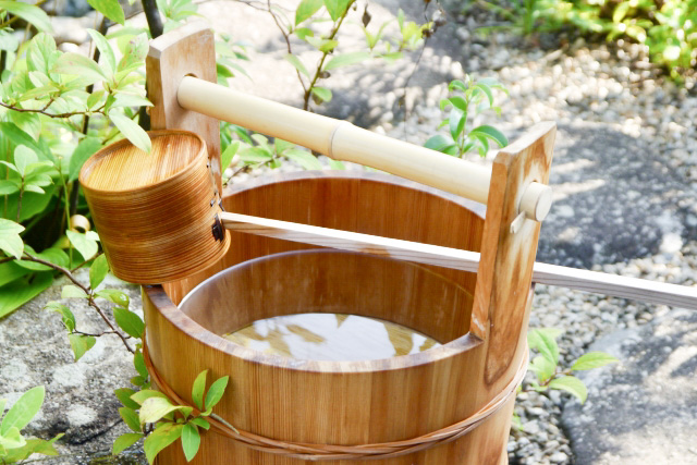 桶に水が入っている様子